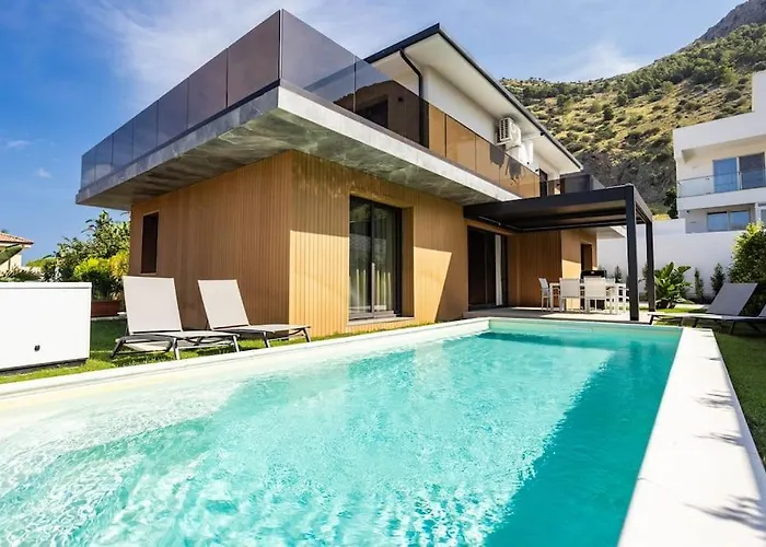 Luxury Jacuzzi Villa Nettuno